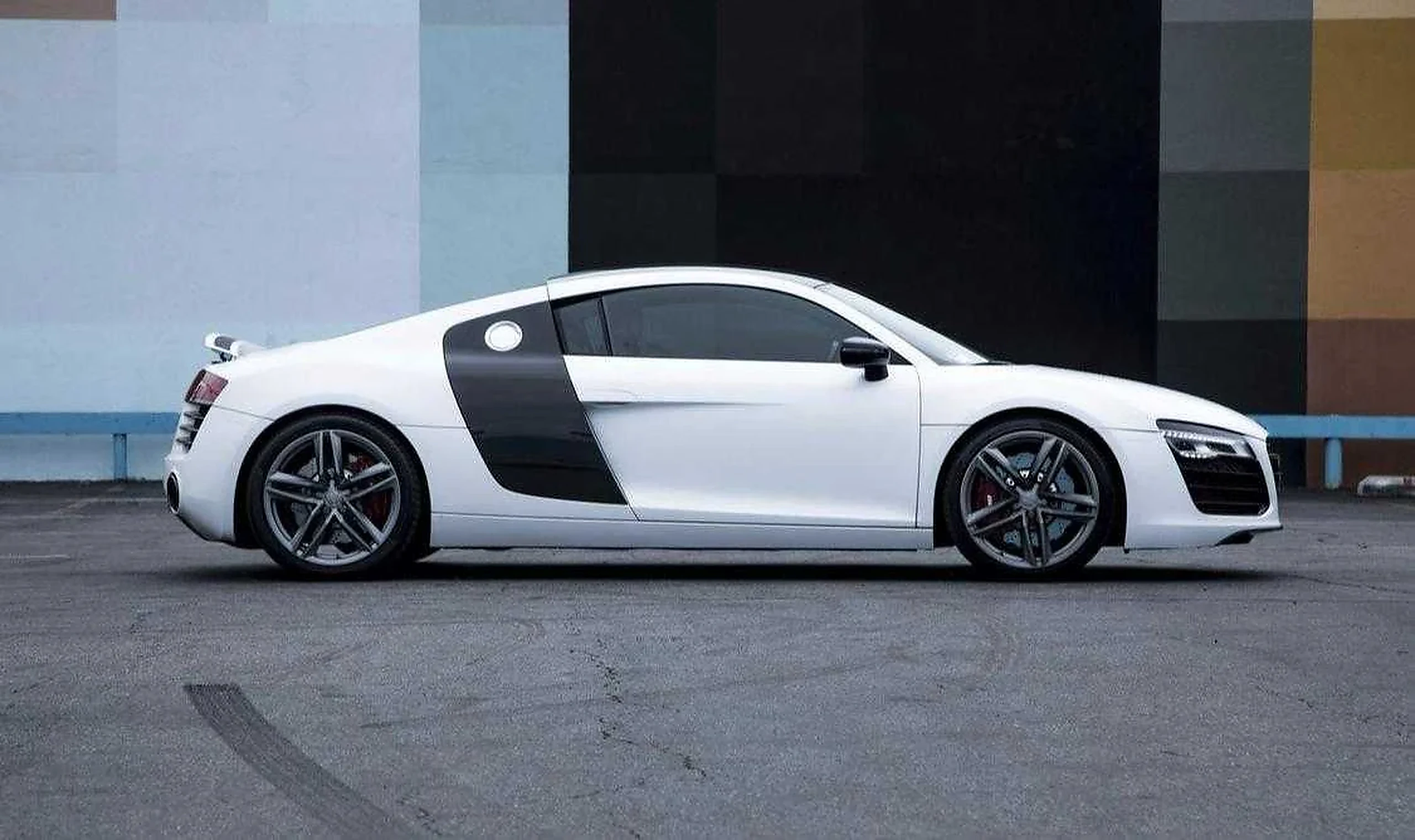 Audi R8 V10 Coupé detail view selected for LUX / CAR / RENTAL